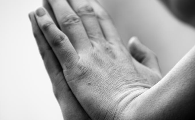 cjmm pixabay hands praying