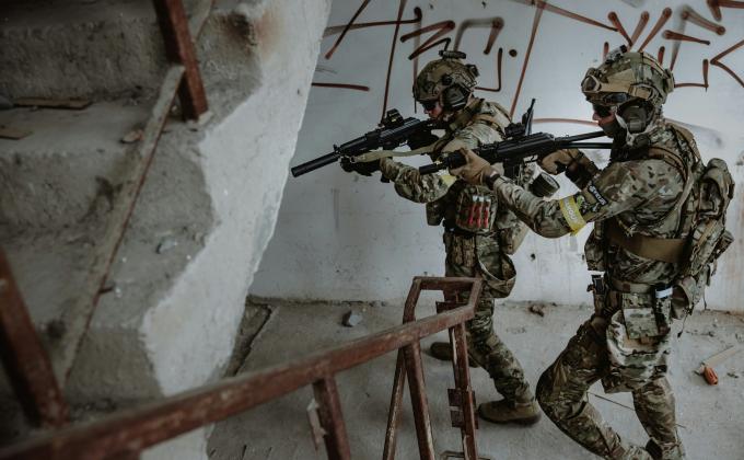 taiwangun unsplash two soldiers going down stairs