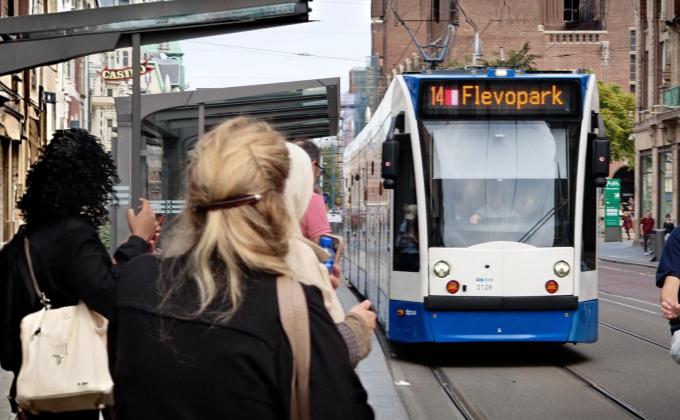 tram in damrak